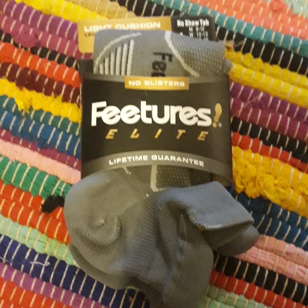 Feetures Athletic Socks - Grey